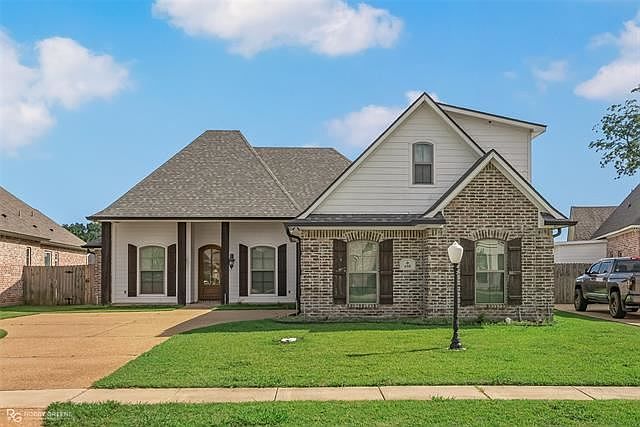 1st image of 658 Dumaine Dr