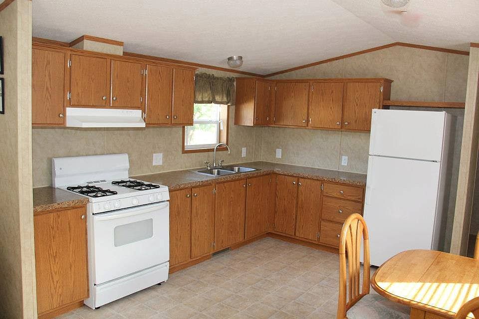 2nd image of 100 Larchmont Dr