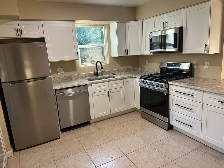 919 E Tuckey Ln #3 — Photo 8