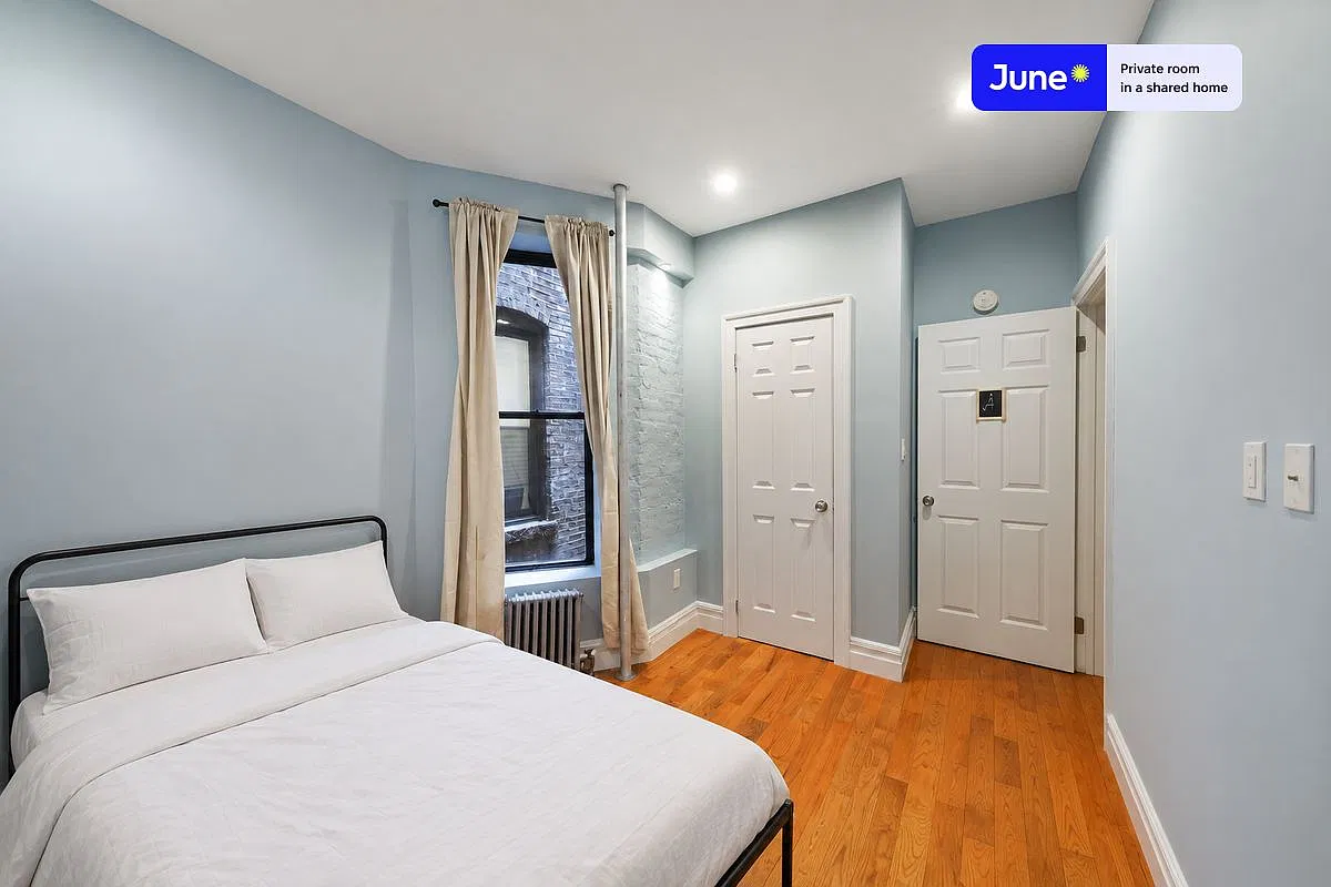 Queen bedroom in 2 bed/1 bath home in Columbus Circle #710 A — Photo 1