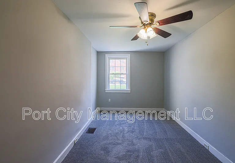 1007 Baylis St — Photo 4
