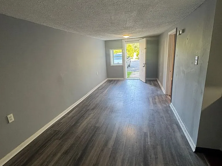 1842 Grace Rd — Photo 4