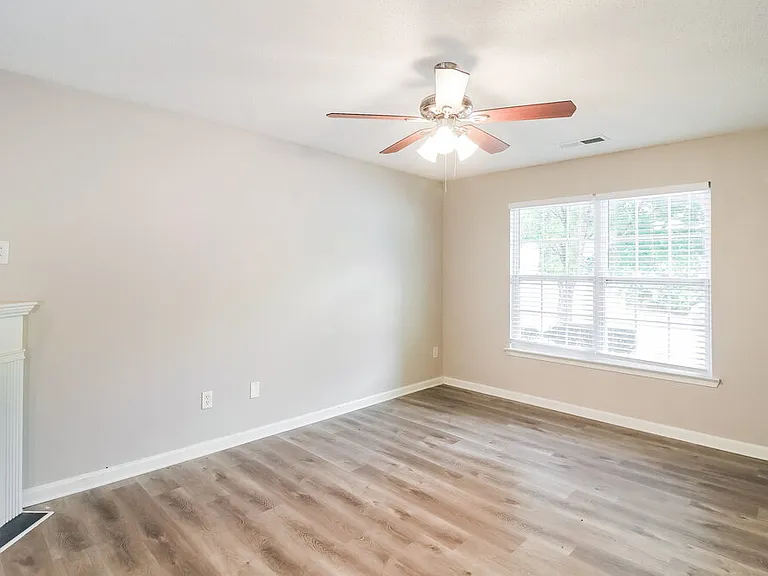 229 Lossie Ln — Photo 6