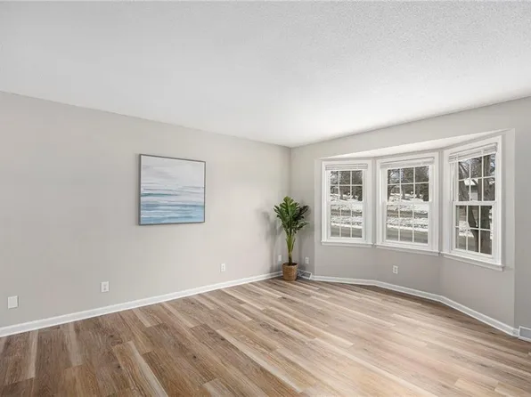 7000 NW Belvidere Pkwy, Kansas City, MO 64152