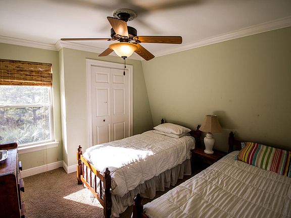 5th image of 1320 Beards Cove Dr