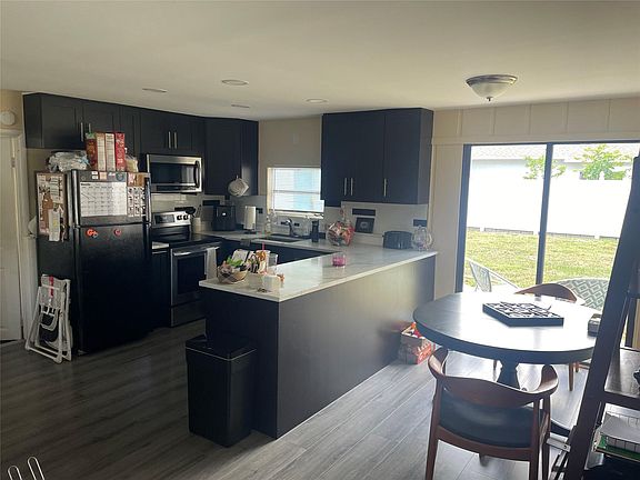 3rd image of 3665 Oberon Avenue