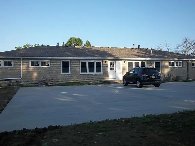 7111 N Chatham Ave — Photo 1