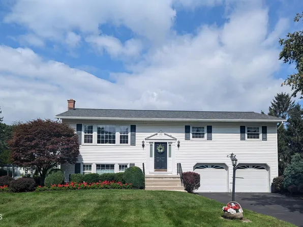 7 Sandra Sue Drive, Loudonville, NY 12211