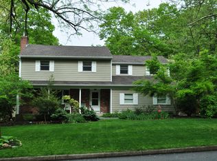 1 Cornwallis Rd, East Setauket, NY 11733