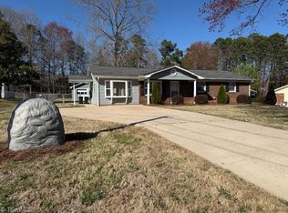 4745 Nokomis Dr, Kernersville, NC 27284