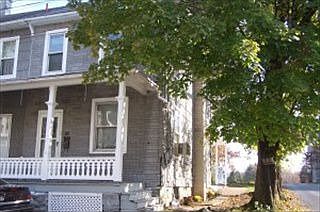 1st image of 28 E Queen St