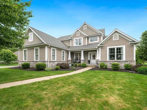 1120 Wedgefield Ct NE, North Canton, OH 44720