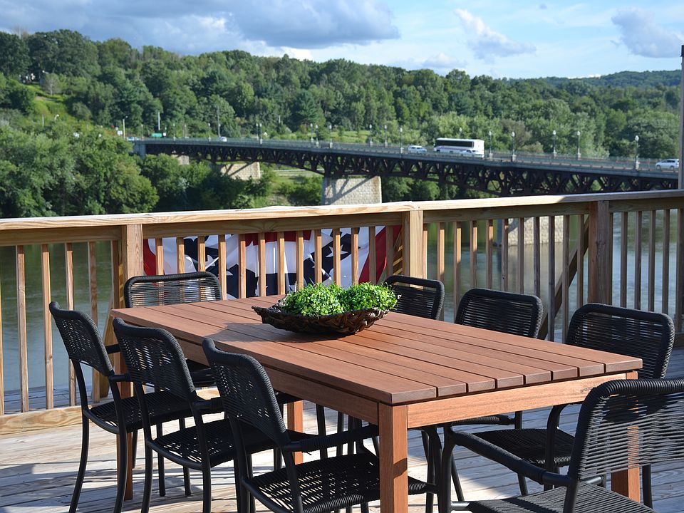 Rooftop deck