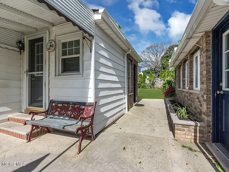37 Highland Ave — Photo 41