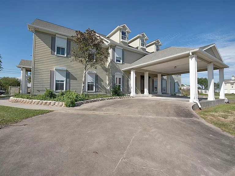 2293 E Bayshore Dr — Photo 3