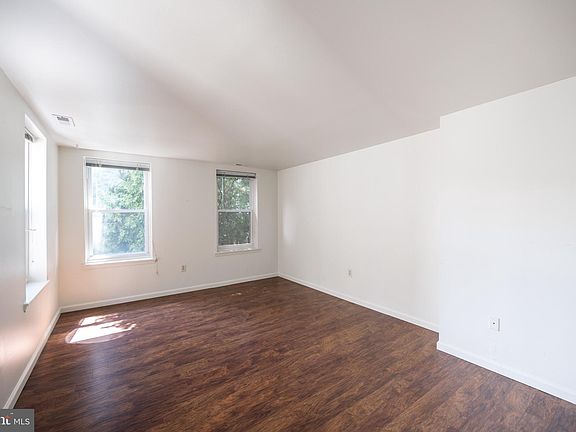 5th image of 1728 Green St APT 2R