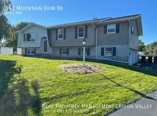 541 Mountain View Rd, Nazareth, PA 18064