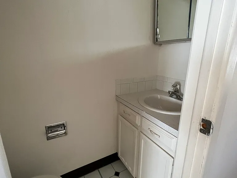 Half bath, upstairs