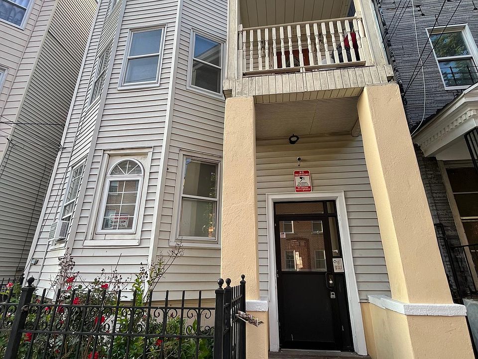 1st image of 111 Morris St APT 3