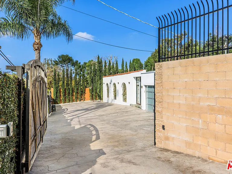 3092 Laurel Canyon Blvd — Photo 2