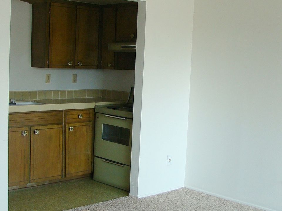 2nd image of 475 N Main St APT 1