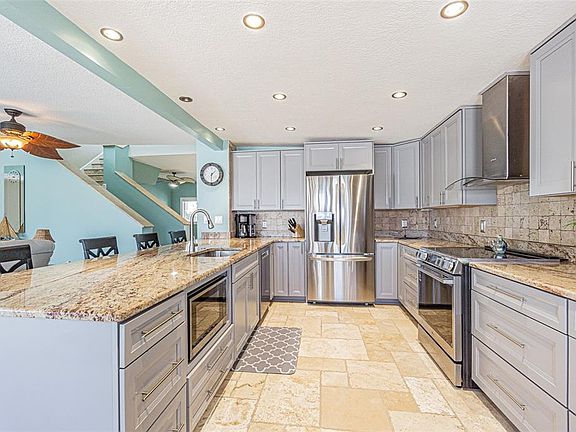 2nd image of 121 Wall St