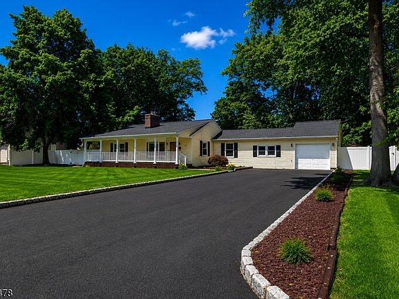 3rd image of 5 Andrews Pl