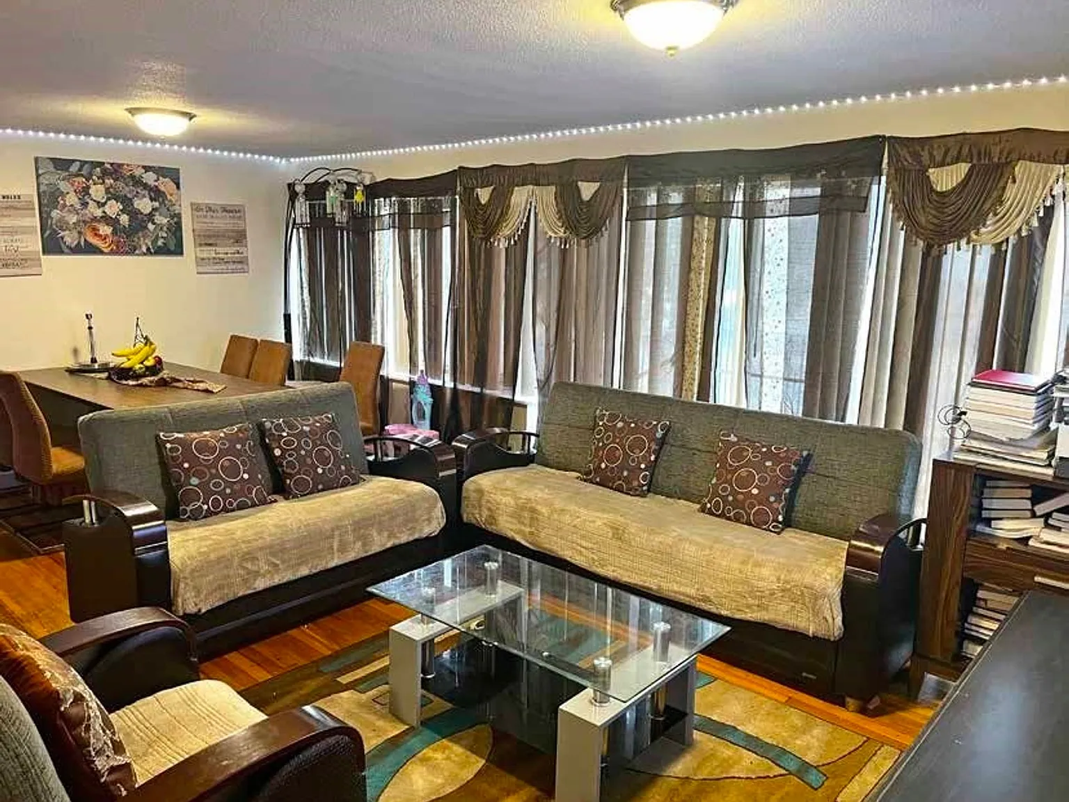Luxurious 2 Bedroom - Overlooking Downtown Melrose — Photo 2