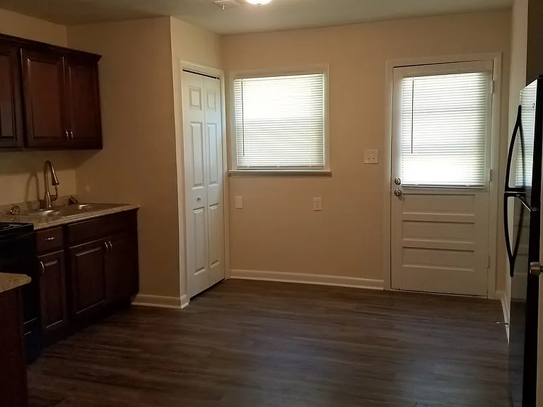 120 Orange Ave — Photo 4