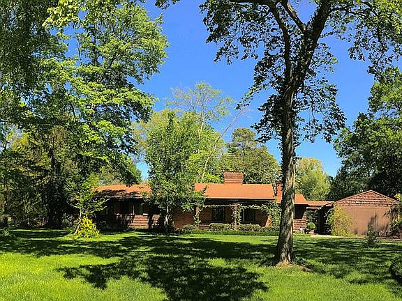 2nd image of 504 Sandalwood Dr