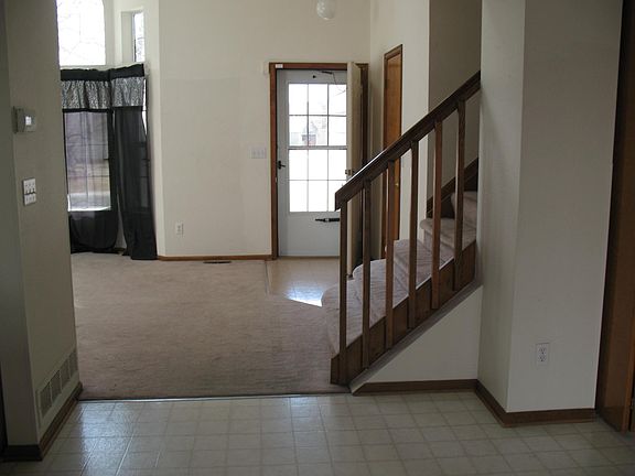 Vaulted ceiling Living Room (Front), Kitchen (Back); Stairway