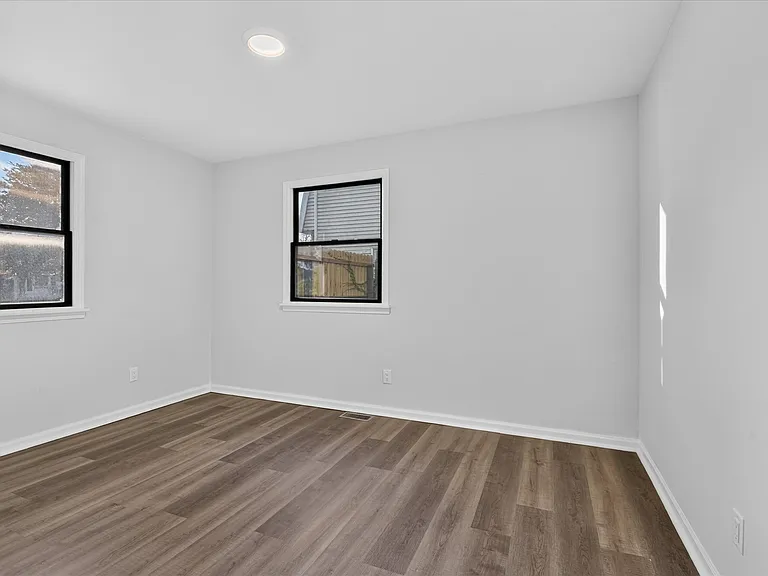 611 Greenfield Dr — Photo 15
