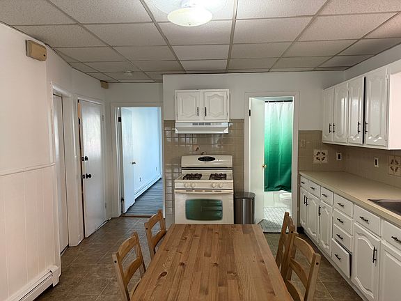 3rd image of 125 Wordsworth St APT 1