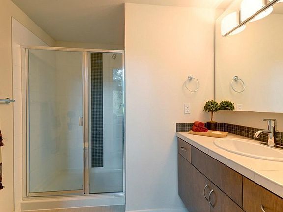 3rd image of 15219 NE 81st Way Unit 103