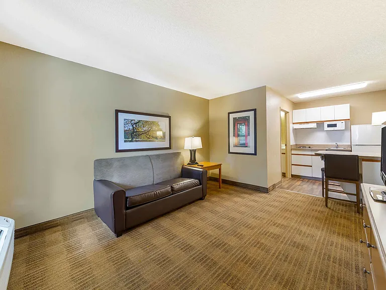 1 Bedroom Suite - 2 Queen Beds