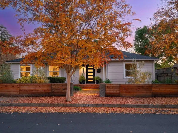 526 Tucker Street, Healdsburg, CA 95448