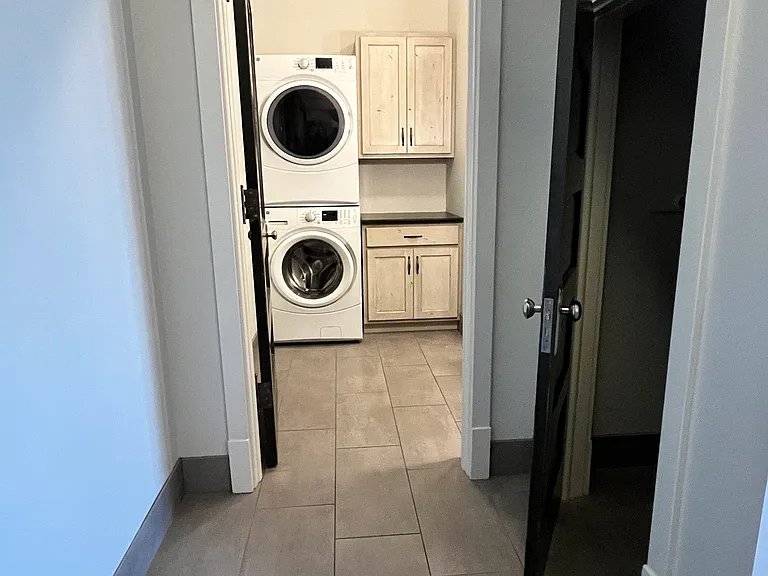210 N Walnut St #11 — Photo 16