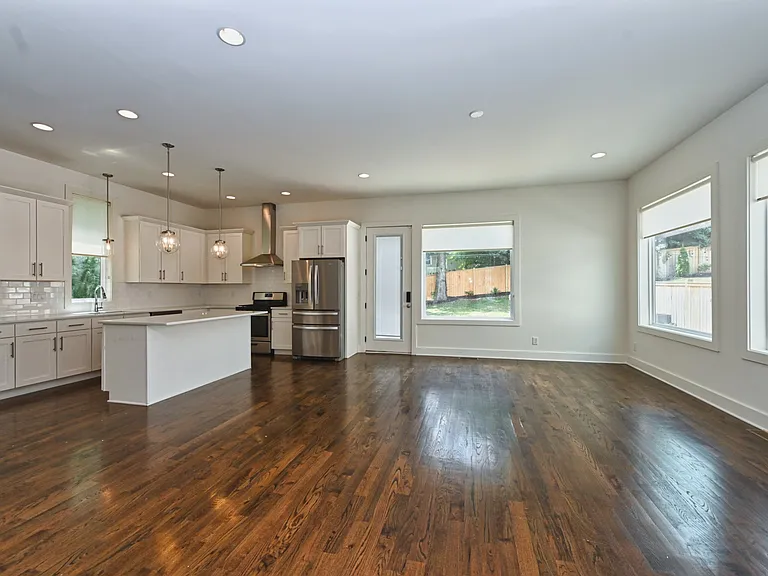 407B Moore Ave — Photo 9