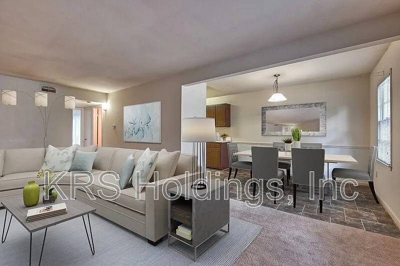 2 bed, 1.0 bath, 825 sqft, $1,295 — Photo 1