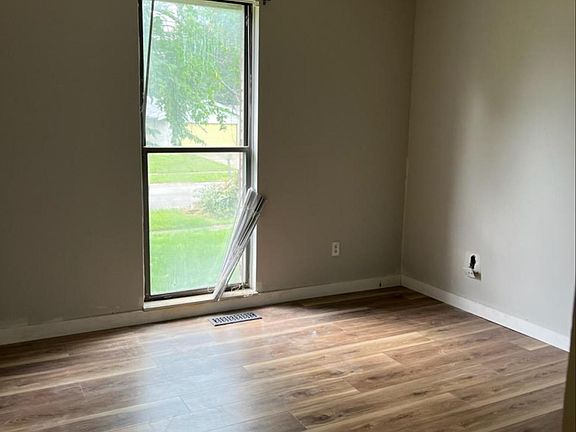 3rd image of 5392 Burgundy Pl