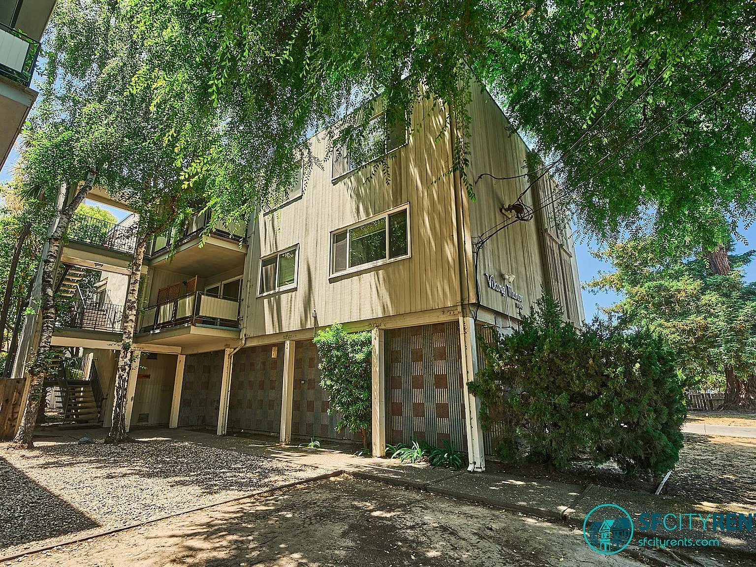 Redwood City: Spacious 2 bed 1 Ba w/ Private Balcony, Shared Laundry & Parking Included — Photo 2