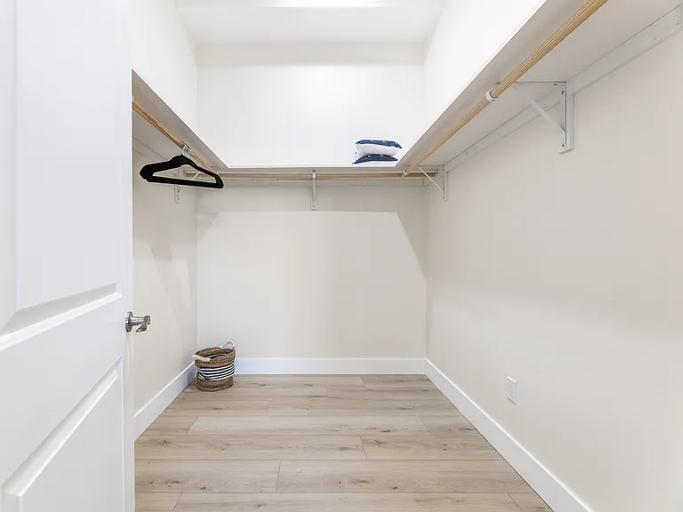 10842 Memory Park Ave — Photo 29