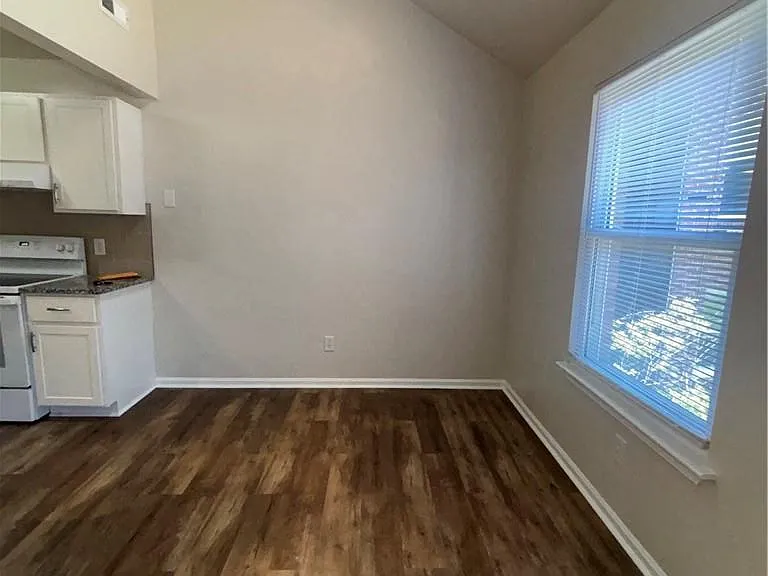 1512 Colonial Ave #D — Photo 2