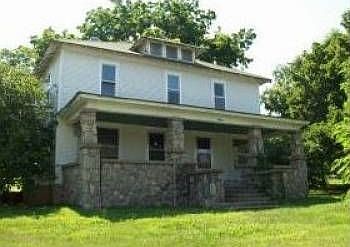 2nd image of 1204 Oak St