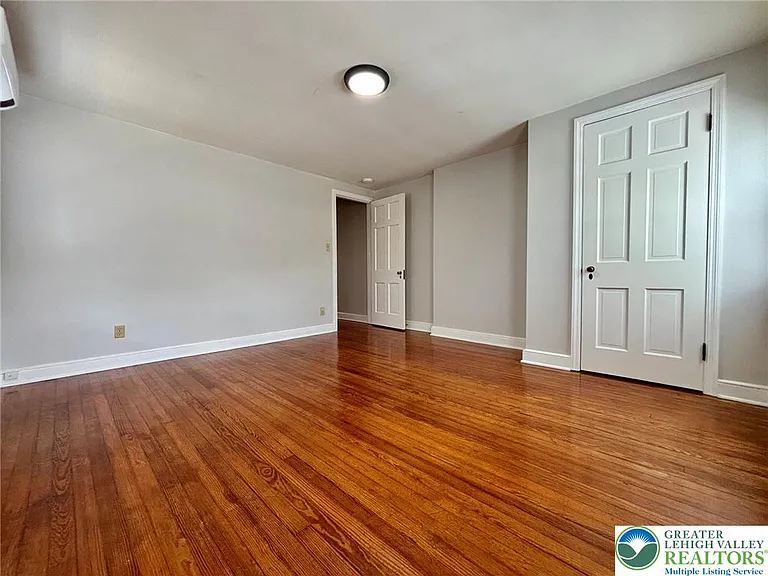 1342 N New St — Photo 11