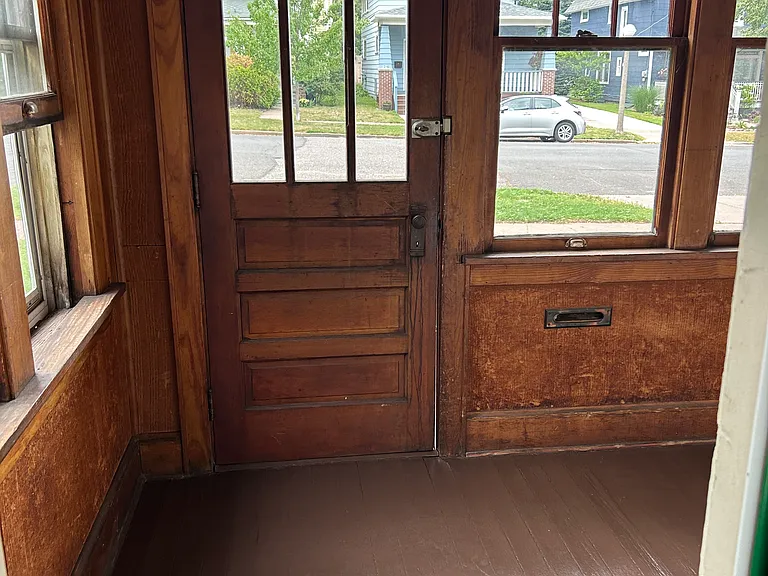 223 W Hewitt Ave — Photo 4