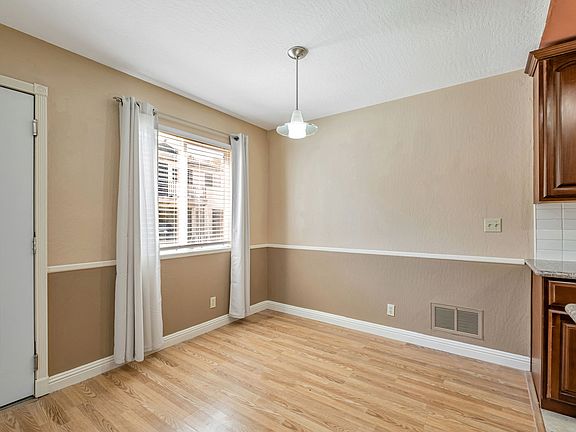 5th image of 2141 Swan Ct APT 3