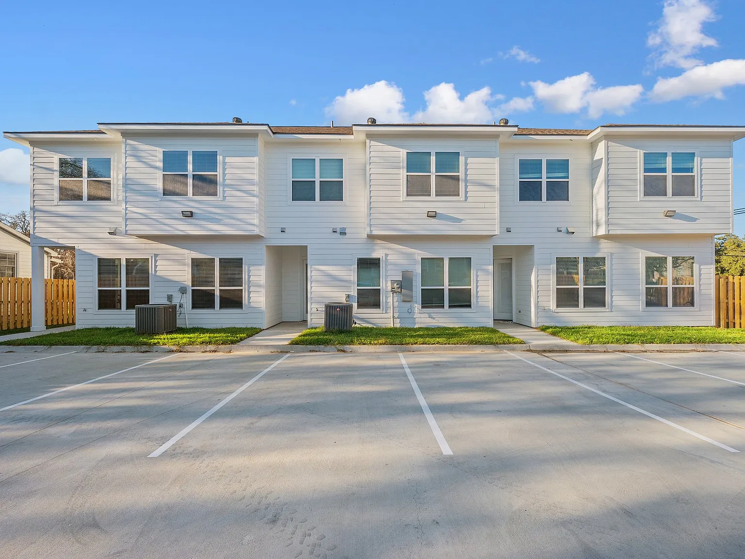 220 Tee Dr — Photo 4