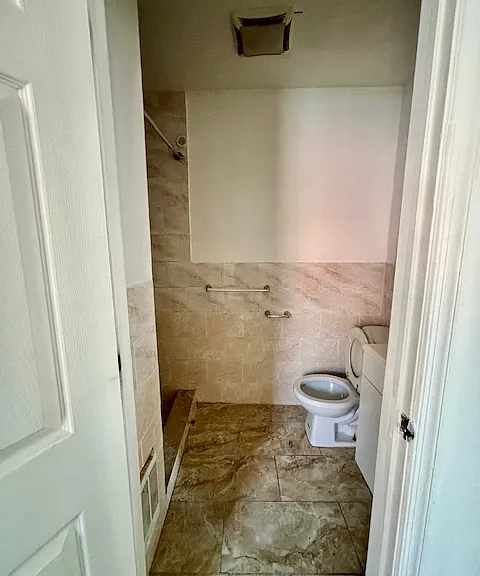 240-42 W Glenwood Ave #3 — Photo 7