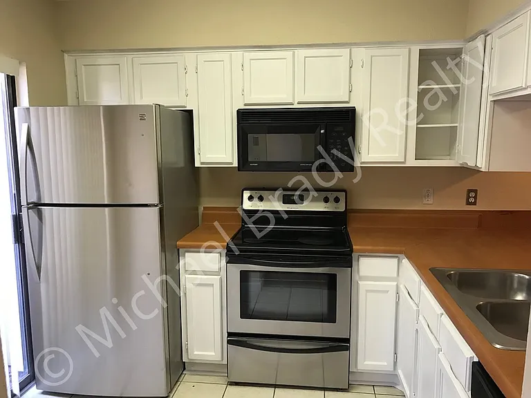 1101 Brighton Dr #D — Photo 10